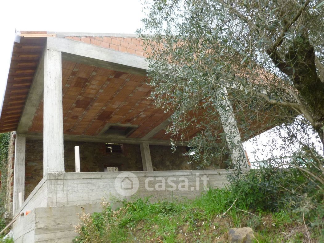 Rustico/Casale in Vendita in Via Mastiano e Gugliano a Lucca
