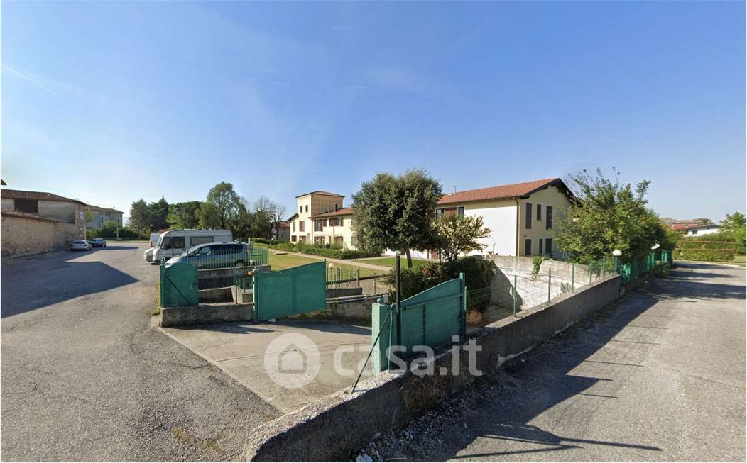 Garage/Posto auto in Vendita in Via Molini 16 a Lonato del Garda