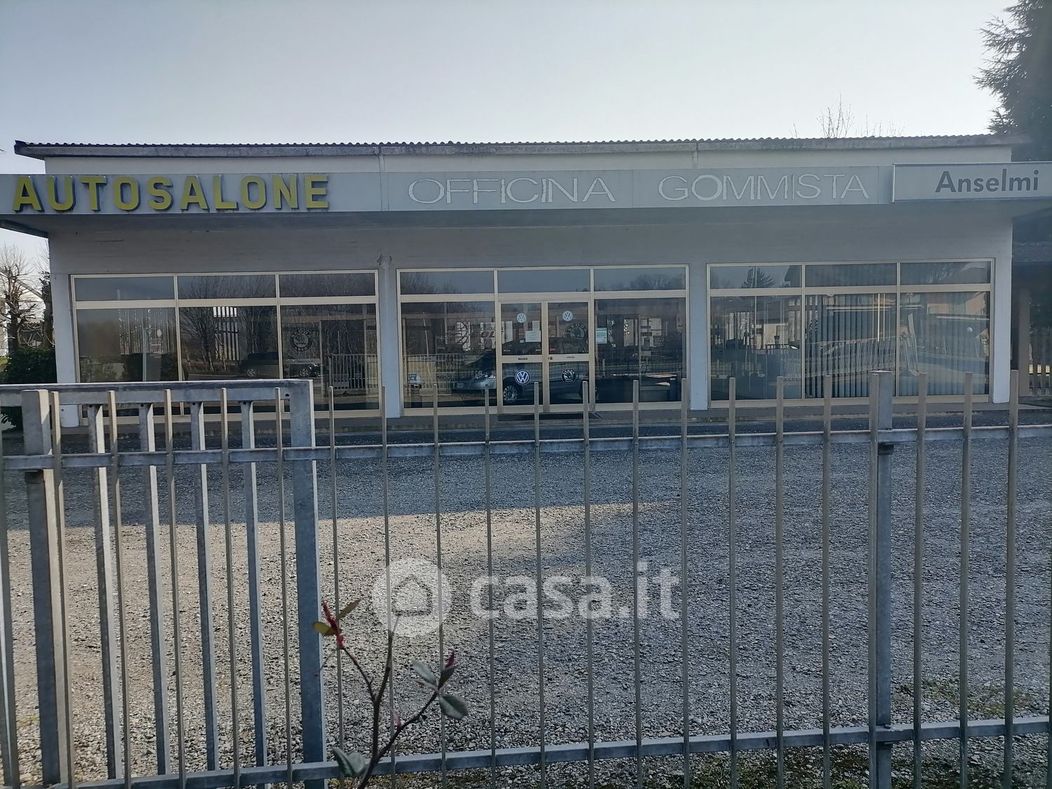 Negozio/Locale commerciale in Vendita in Via Cremona a Chignolo Po