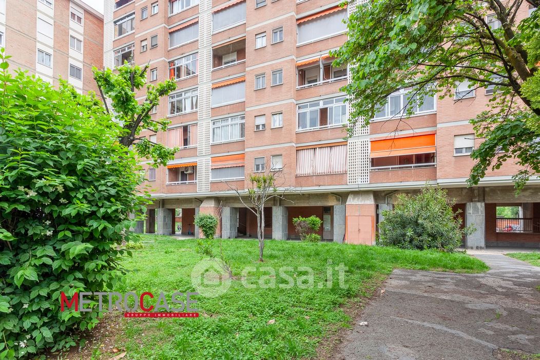 Appartamento in Vendita in Via Buriasco 2 a Torino