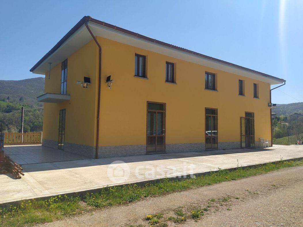 Casa indipendente in Vendita in Strada Galoppina a Borgo Val di Taro
