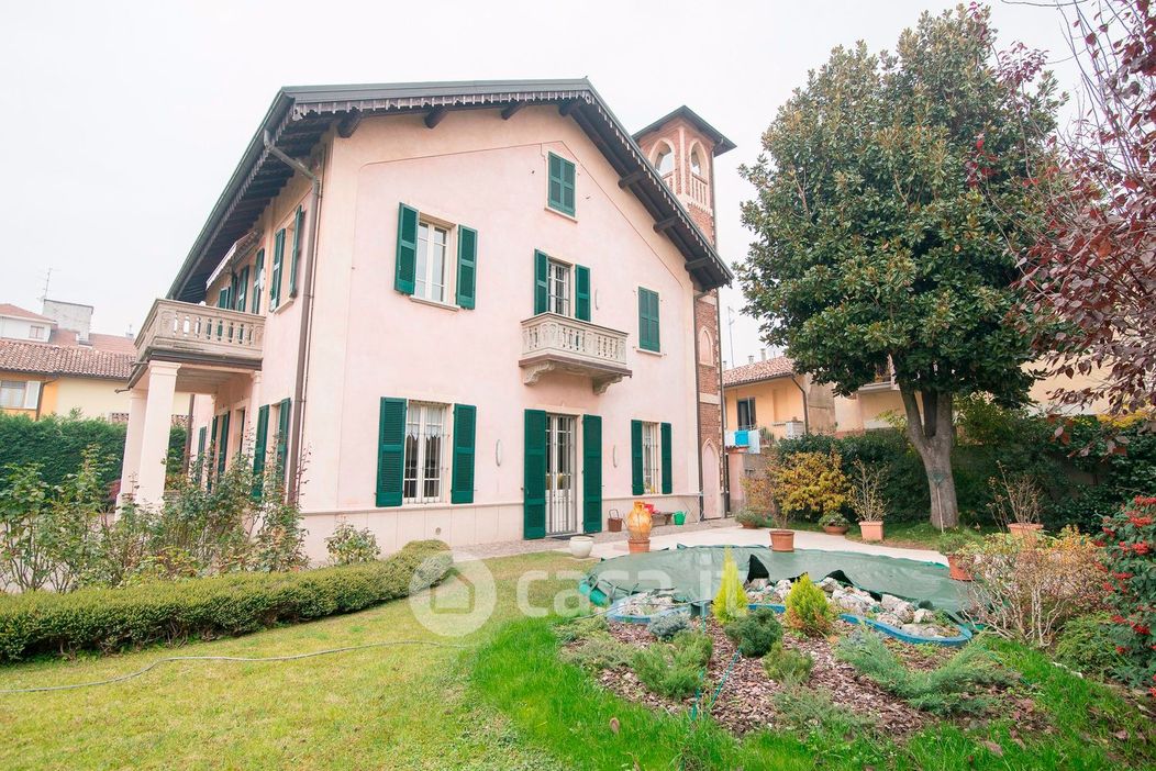 Villa in Vendita in a Pavia