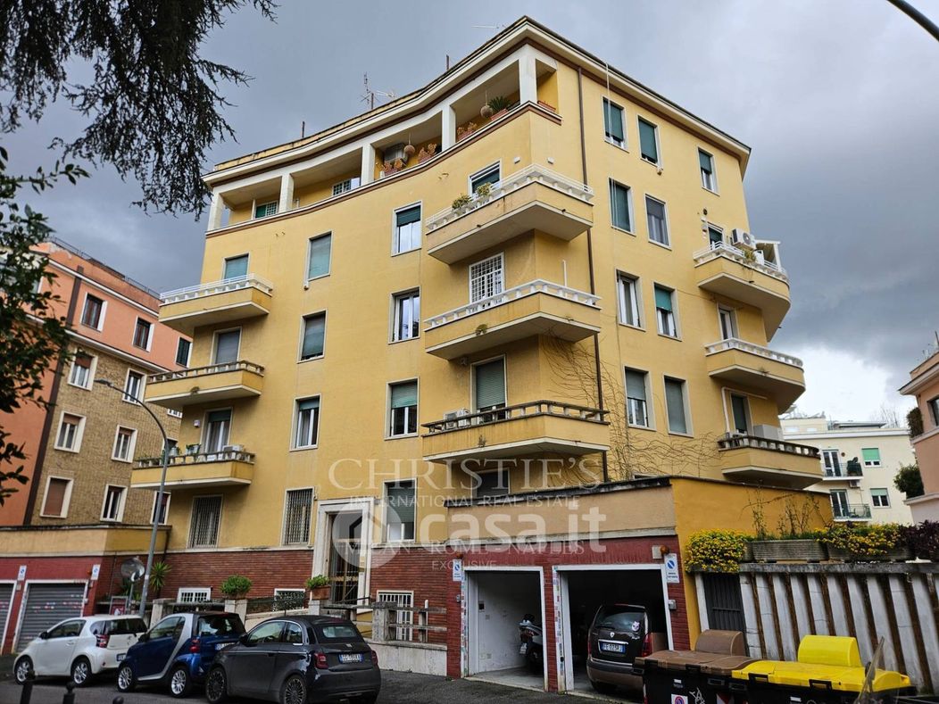 Appartamento in Affitto in Via Alberto Caroncini a Roma