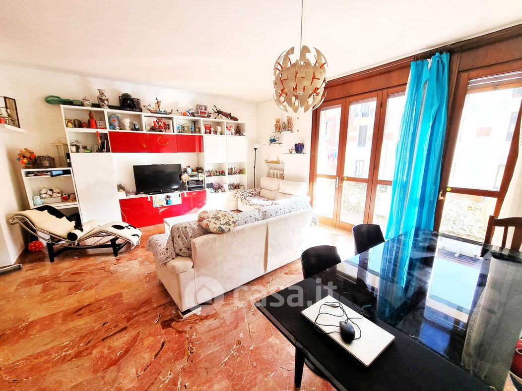 Appartamento in Vendita in Via Gustavo Modena a Milano