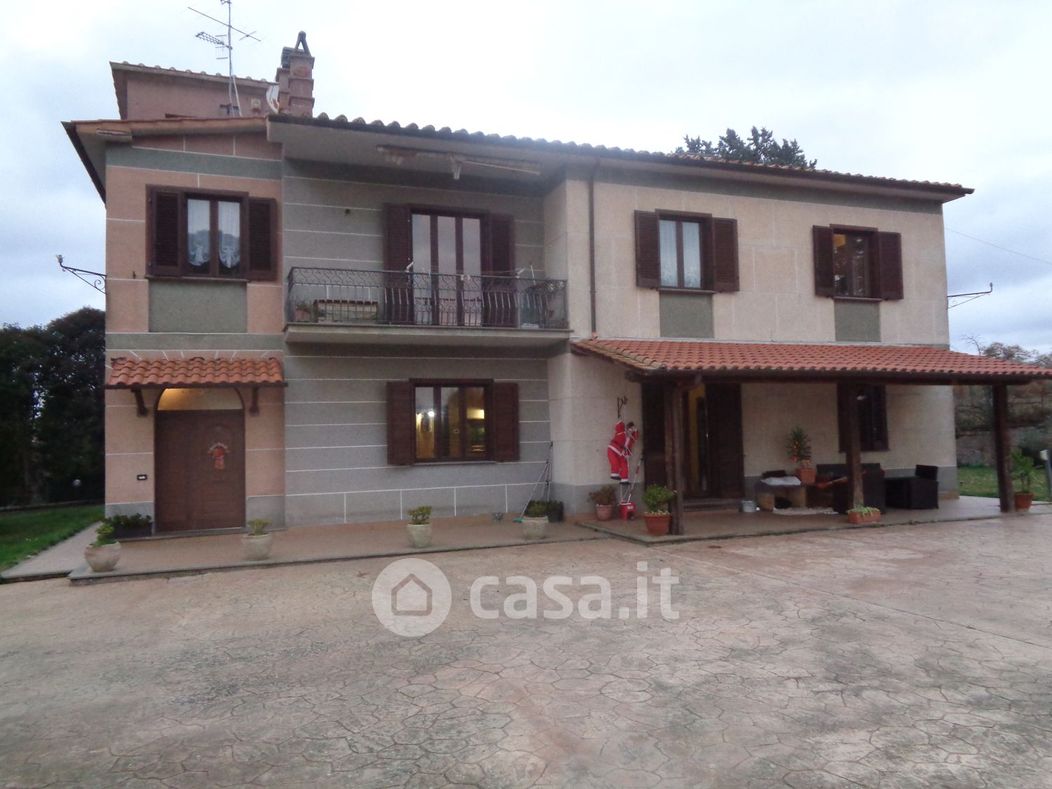 Villa in Vendita in Strada Cassia Sud 1 a Viterbo