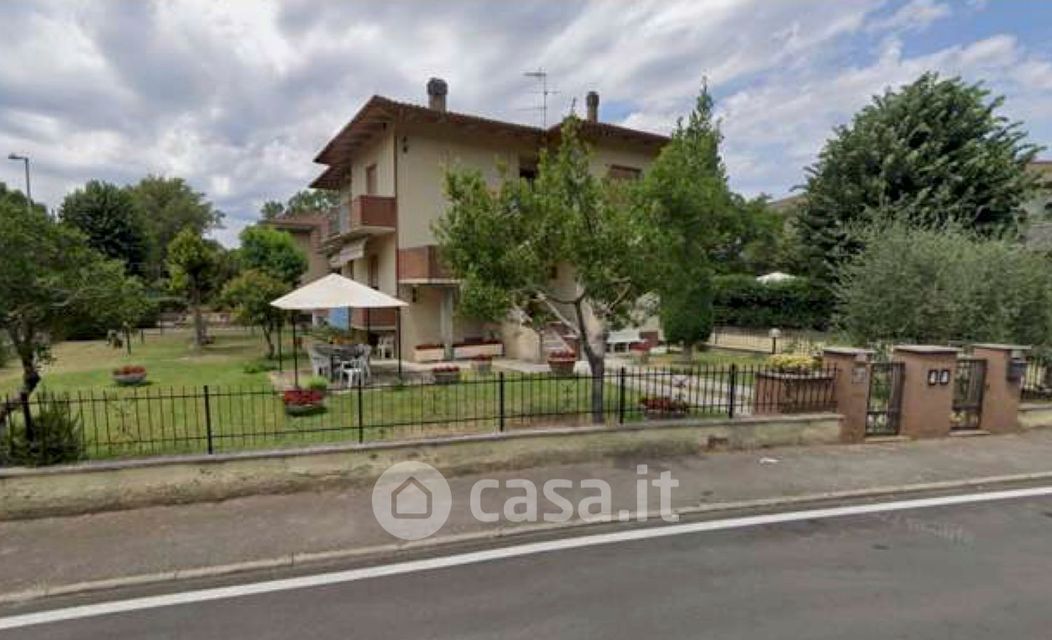 Casa Bi/Trifamiliare in Vendita in Località Chiassa Superiore 302 a Arezzo