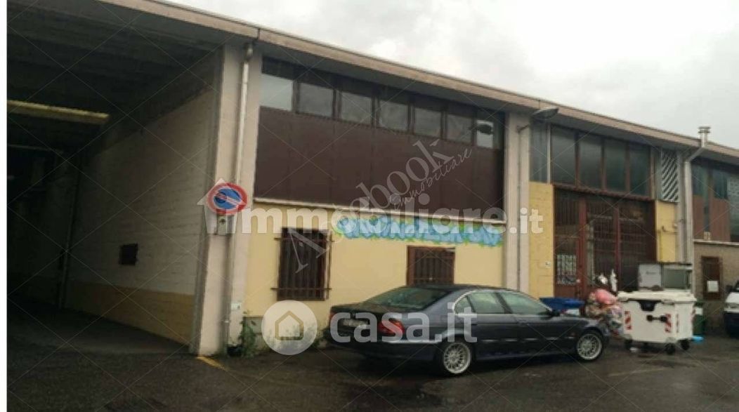 Negozio/Locale commerciale in Vendita in Via Emilia a Buccinasco