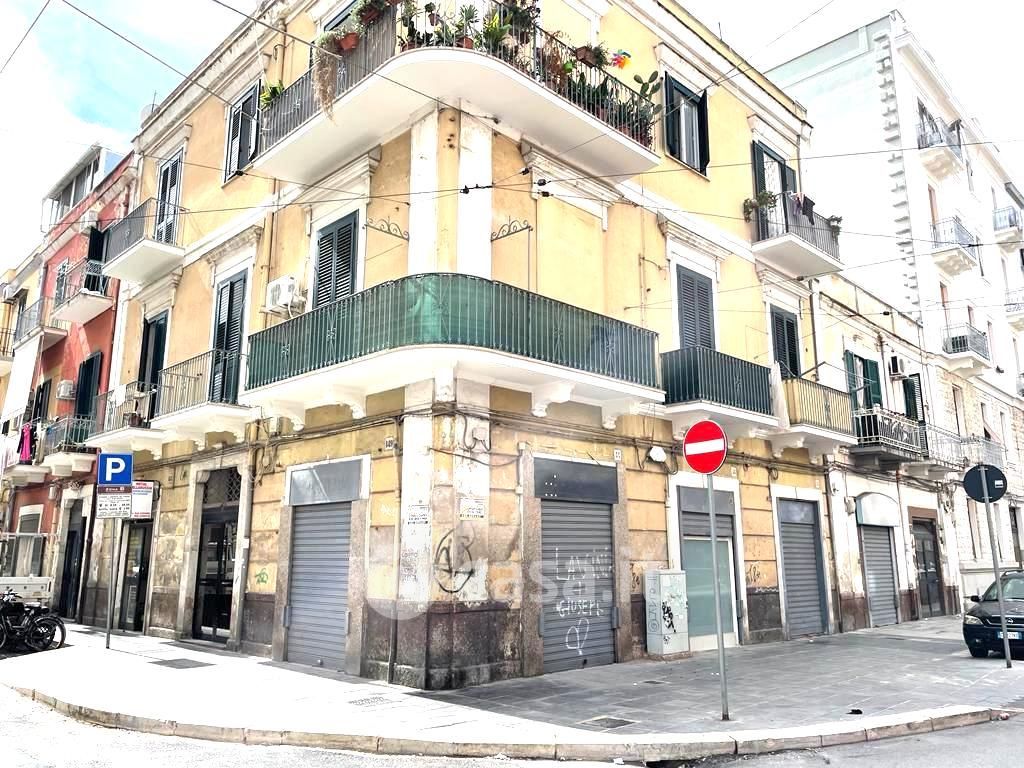 Negozio/Locale commerciale in Affitto in Via Pietro Ravanas 149 a Bari
