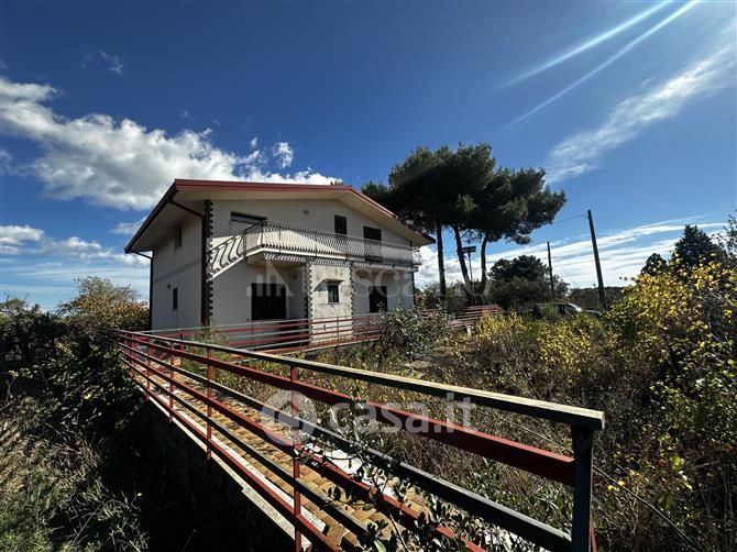 Villa in Vendita in Via Acireale a Nicolosi