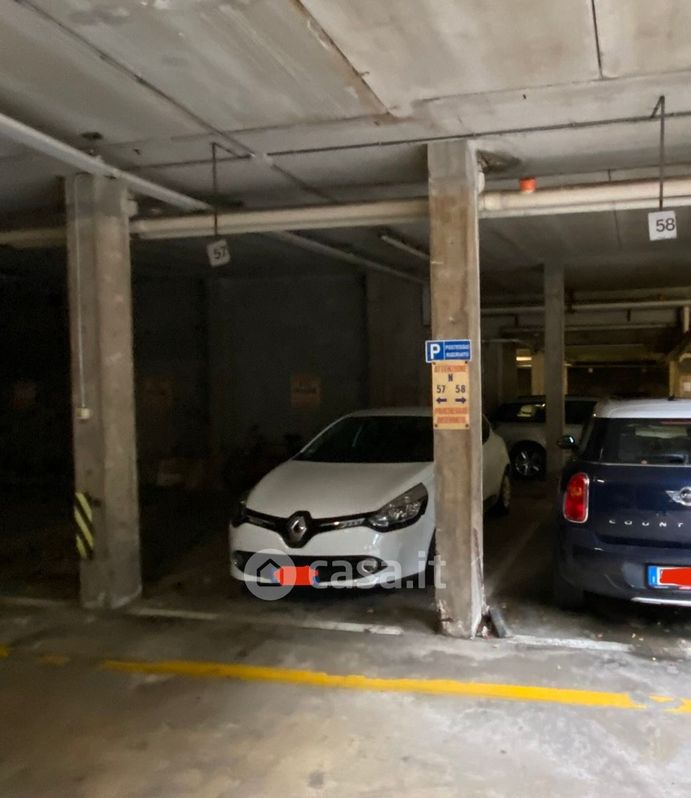 Garage/Posto auto in Vendita in Via Carmelitani Scalzi 20 a Verona