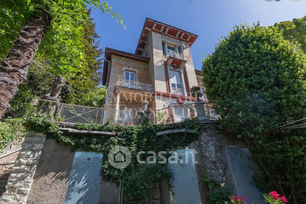 Villa in Vendita in Via Mario Civelli a Varese