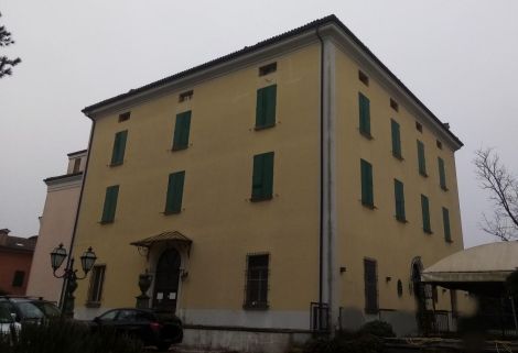 Palazzo in Vendita in Via Persicetana Vecchia 98 a Bologna