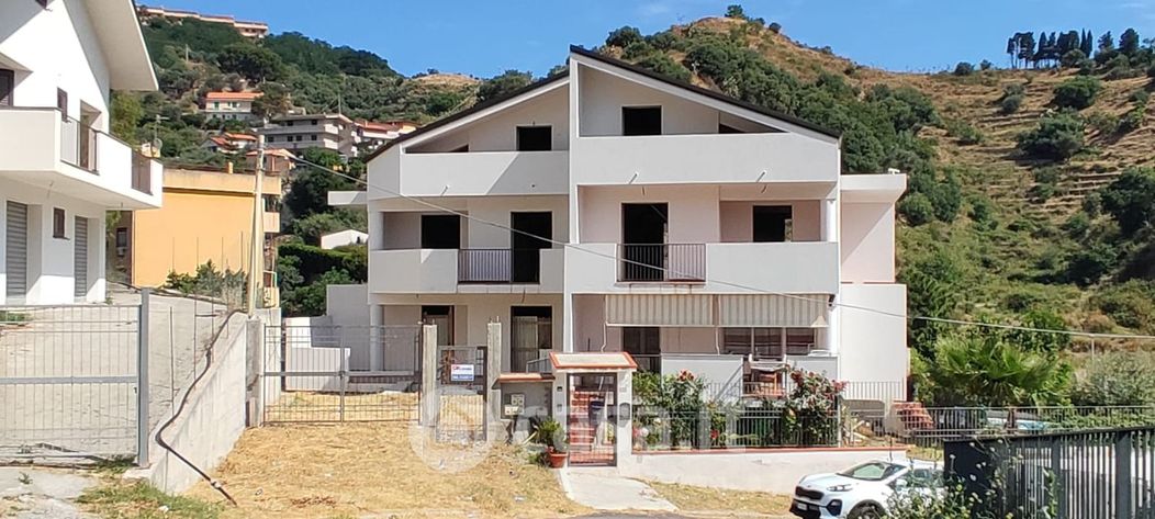 Casa Bi/Trifamiliare in Vendita in Strada comunale via colleoni 71 a Messina