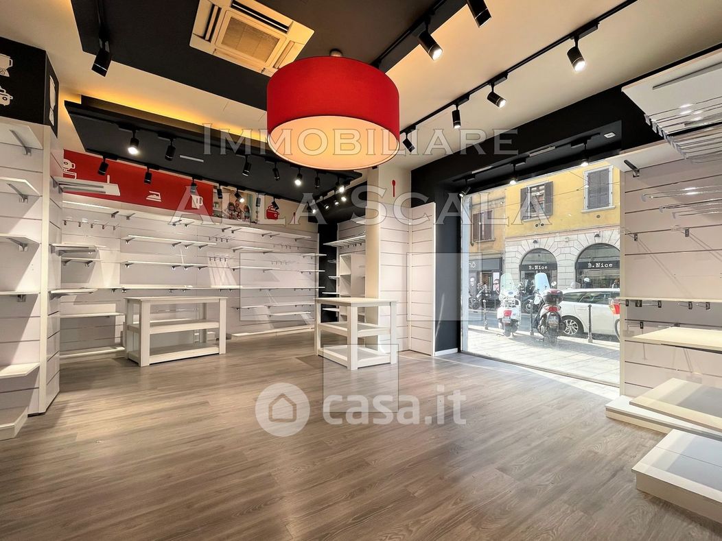 Negozio/Locale commerciale in Affitto in Corso San Gottardo a Milano