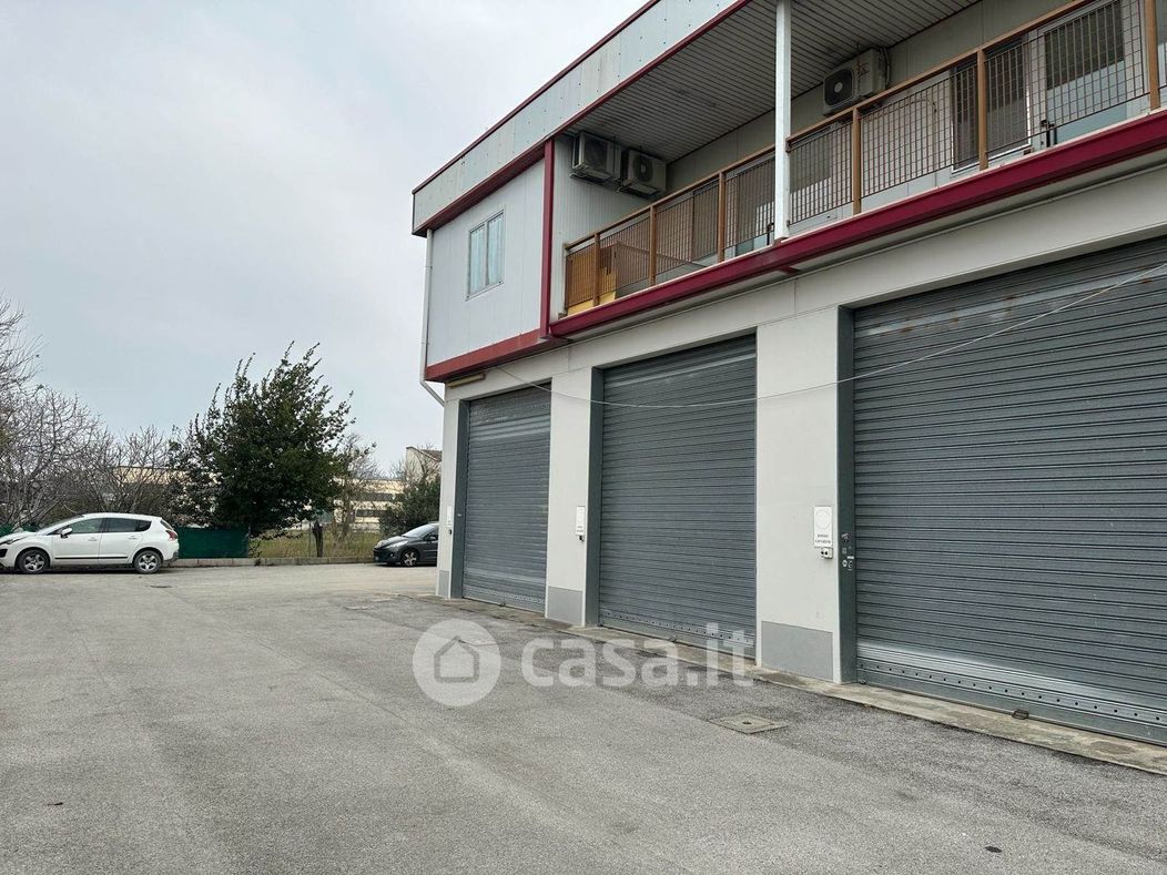 Garage/Posto auto in Vendita in a Falconara Marittima