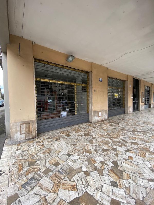 Negozio/Locale commerciale in Affitto in Via Francesco Gioli a Scandicci