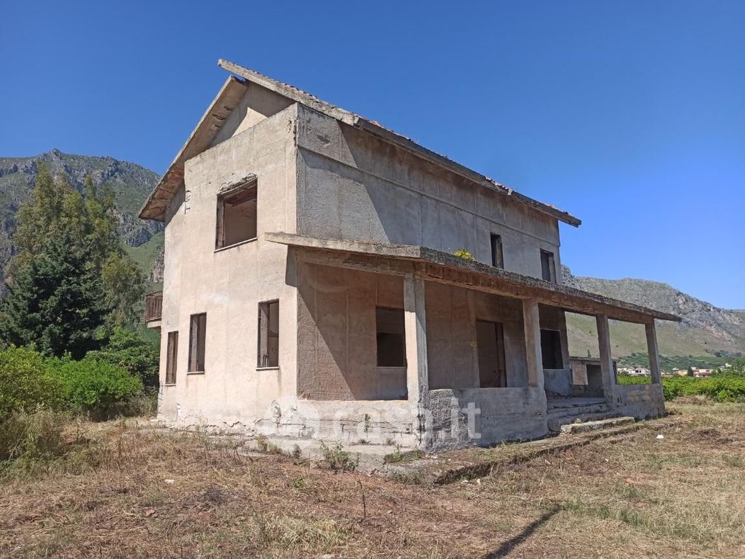 Villa in Vendita in Via Conte Federico a Palermo