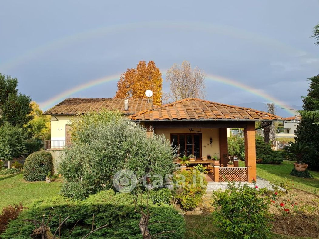 Villa in Vendita in Via Picciorana a Lucca