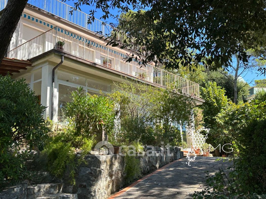 Villa in Vendita in Via del Glicine 4 a Livorno