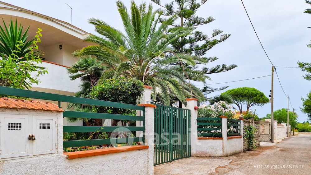 Casa Bi/Trifamiliare in Affitto in Viale delle Mimose a Pulsano