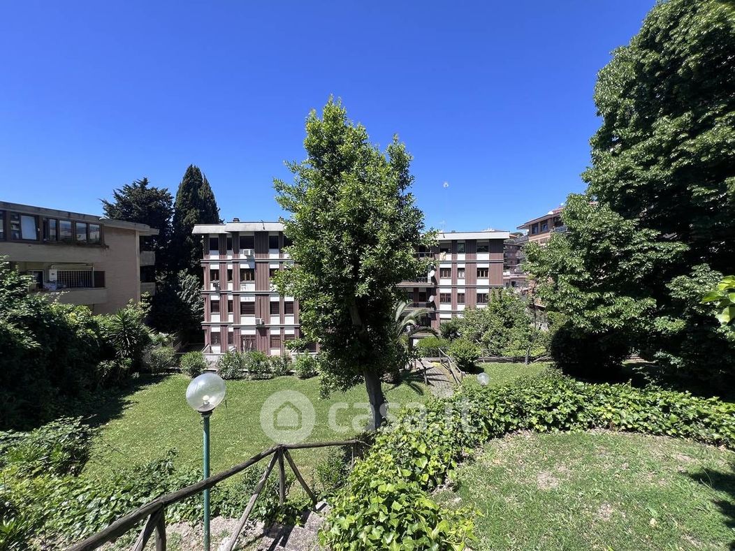 Appartamento in Vendita in Via Angelo Messedaglia 36 a Roma