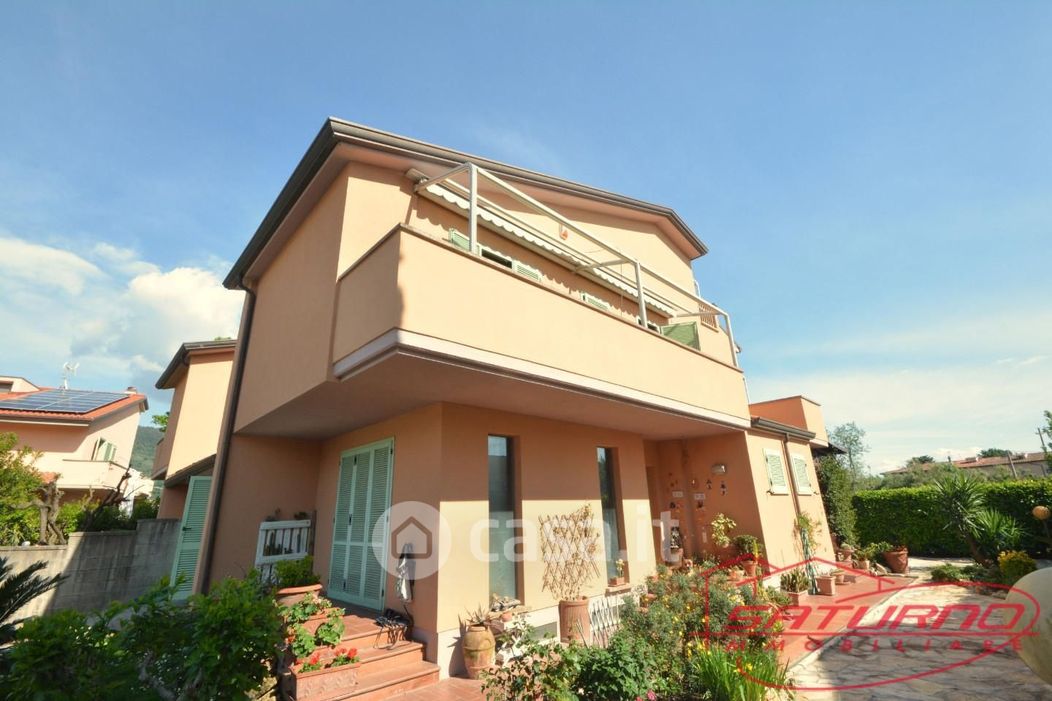 Villa in Vendita in Via Lenin Pappiana a San Giuliano Terme