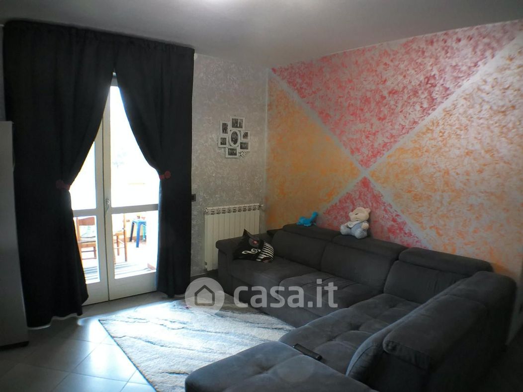 Appartamento in Vendita in Via provinciale Carrara Avenza a Carrara