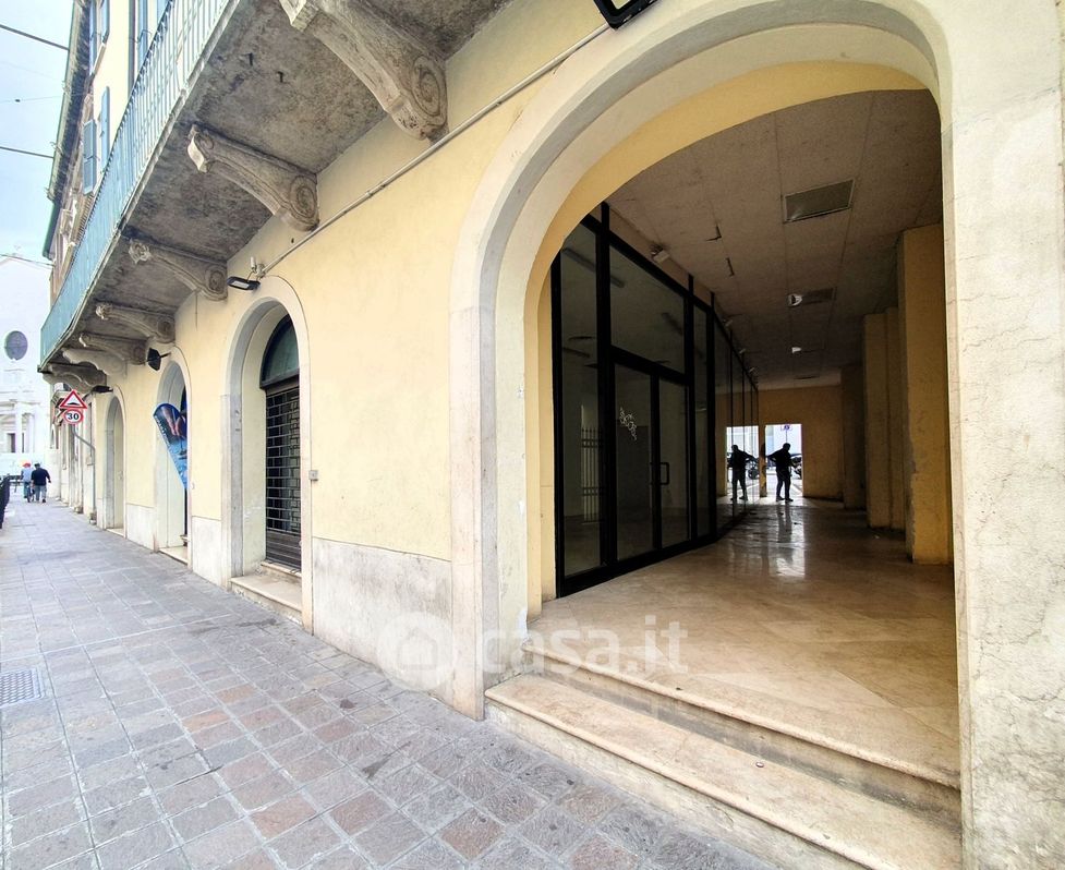 Ufficio in Affitto in Piazza della Vittoria a Brescia