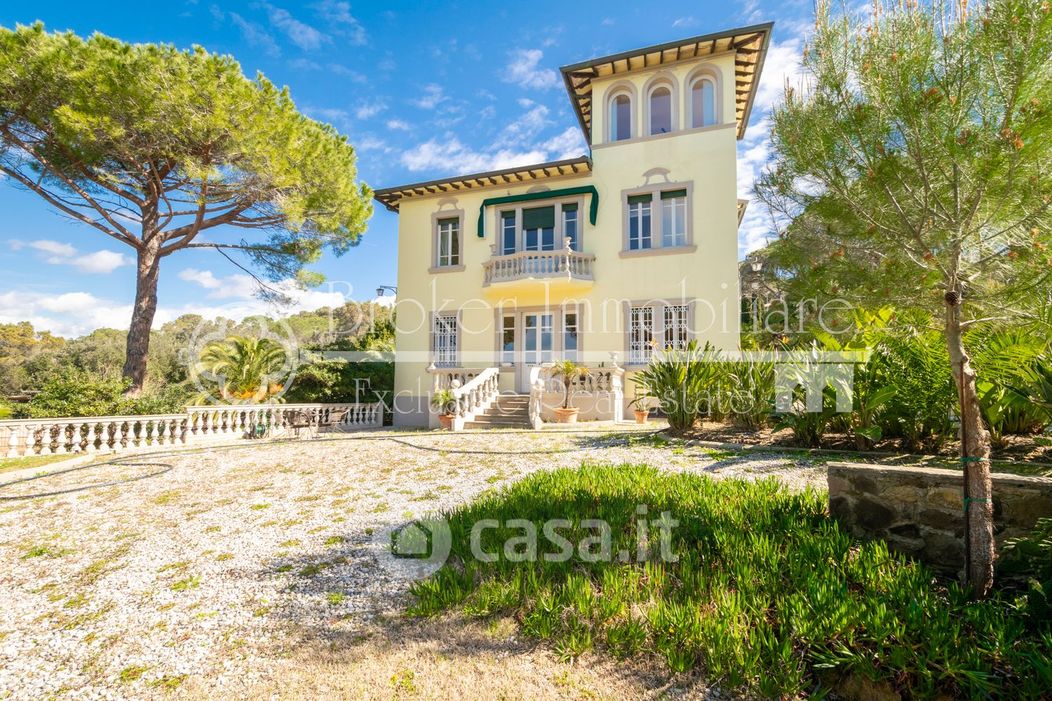 Villa in Vendita in Via dei Gerani a Rosignano Marittimo