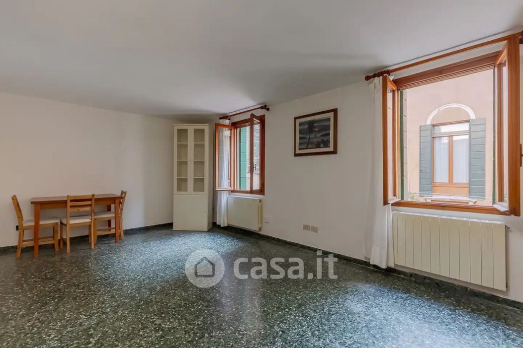 Appartamento in Vendita in Campo Sant'Anzolo a Venezia