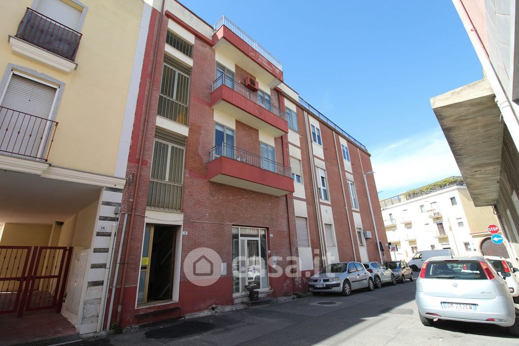 Casa indipendente in Vendita in Via Montecuccoli 3 a Cagliari