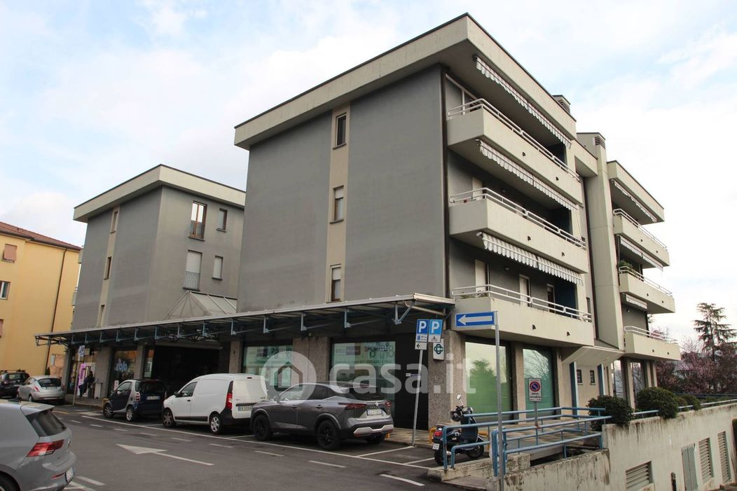 Ufficio in Vendita in Via Provinciale 41 a Alzano Lombardo