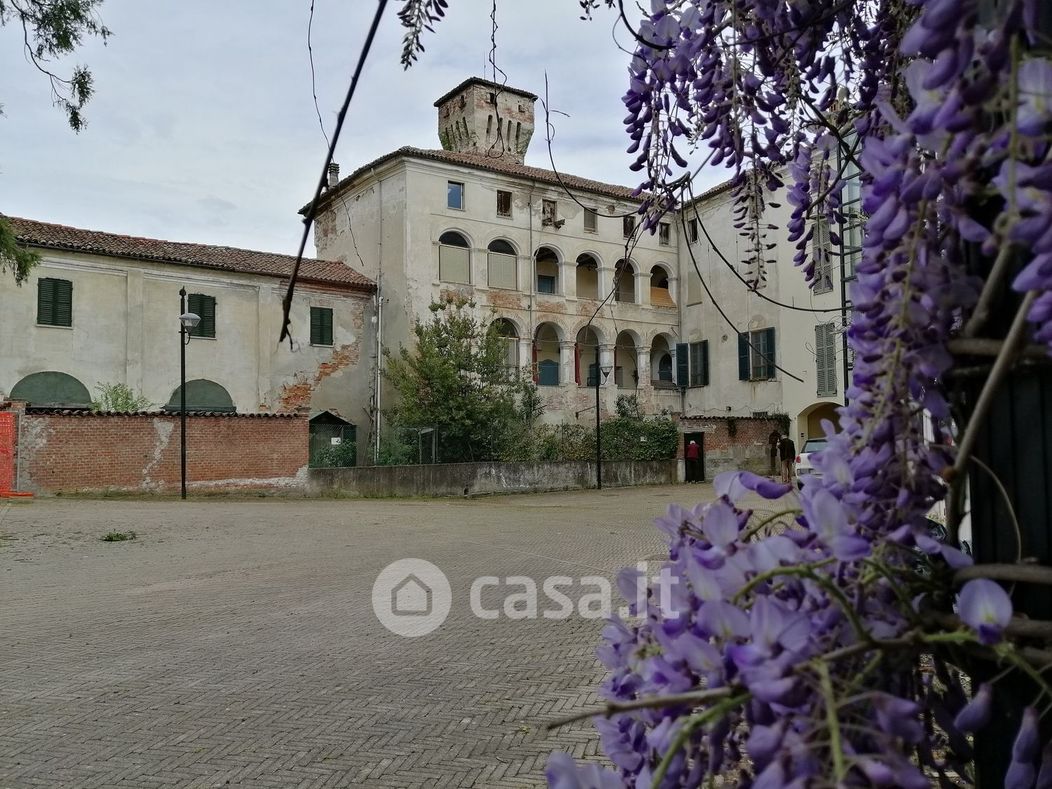 Villa in Vendita in Piazza Guglielmo Marconi 12 a Castelnuovo Bormida