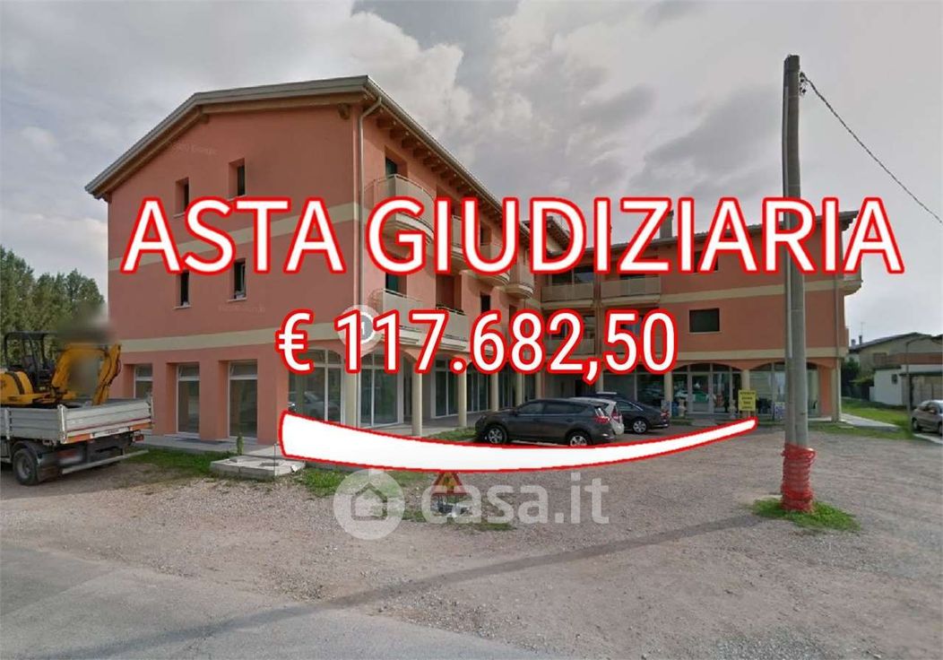 Negozio/Locale commerciale in Vendita in Via Cappelletta Centro a Noale
