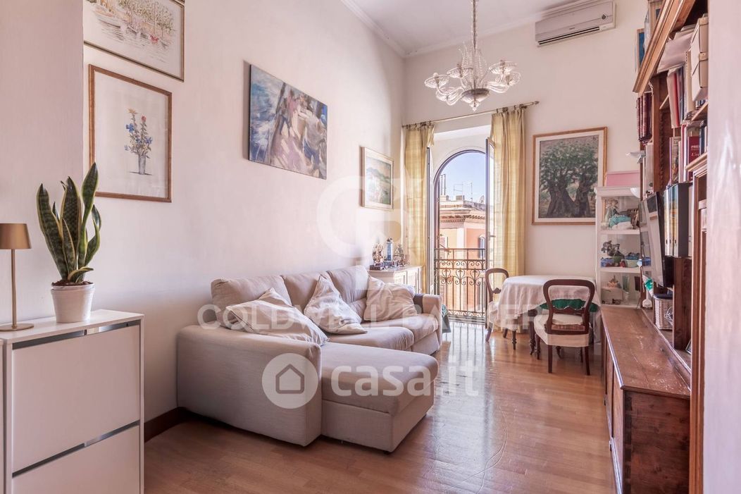 Appartamento in Vendita in Via Piave a Roma