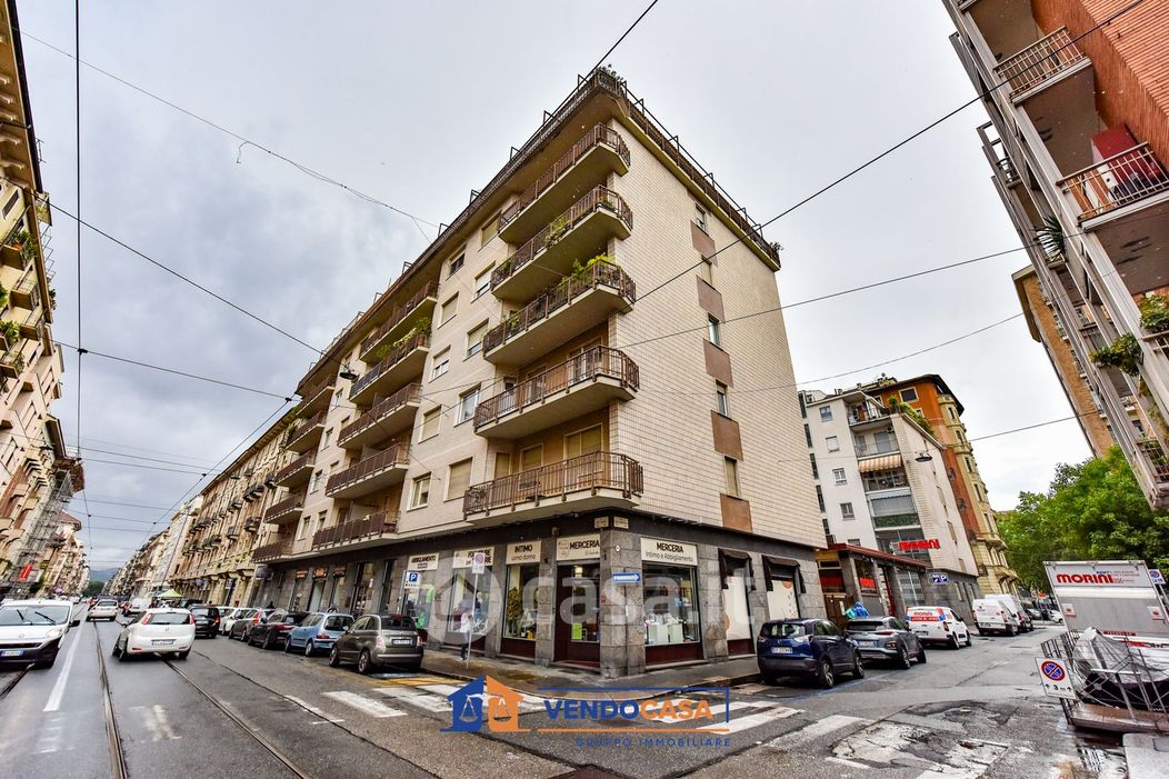 Appartamento in Vendita in Via Luigi Cibrario 69 a Torino