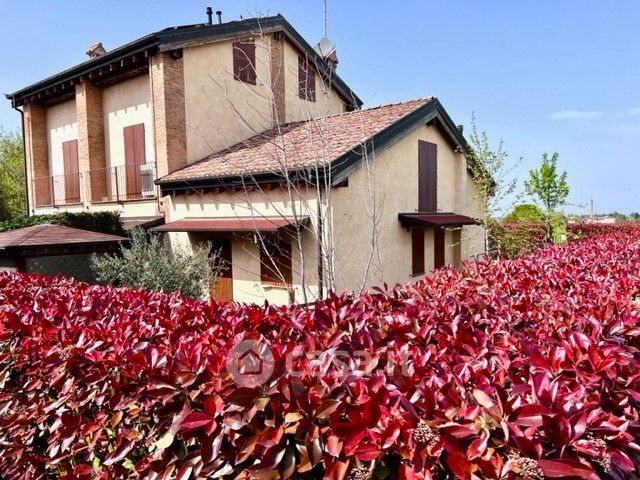 Casa indipendente in Vendita in Strada Cava in Marano a Parma
