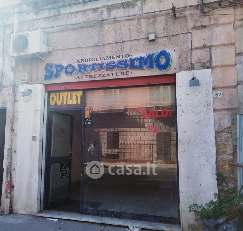Negozio/Locale commerciale in Affitto in Via Noce 62 a Palermo