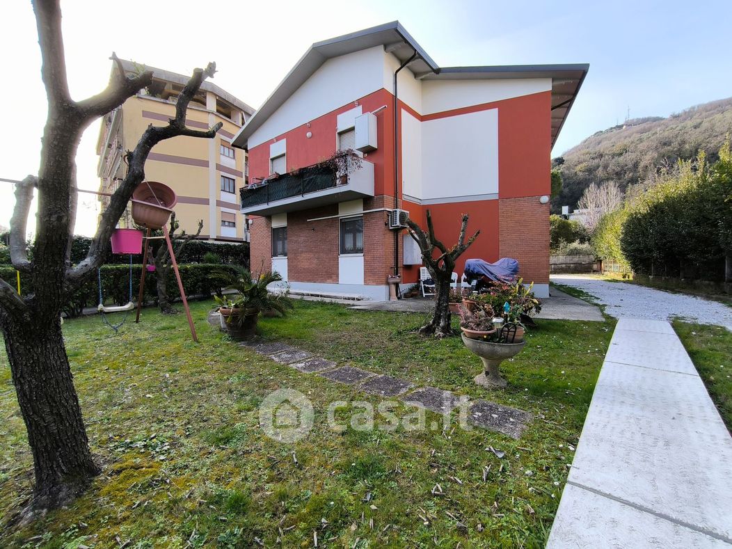 Appartamento in Vendita in Via Agricola a Carrara