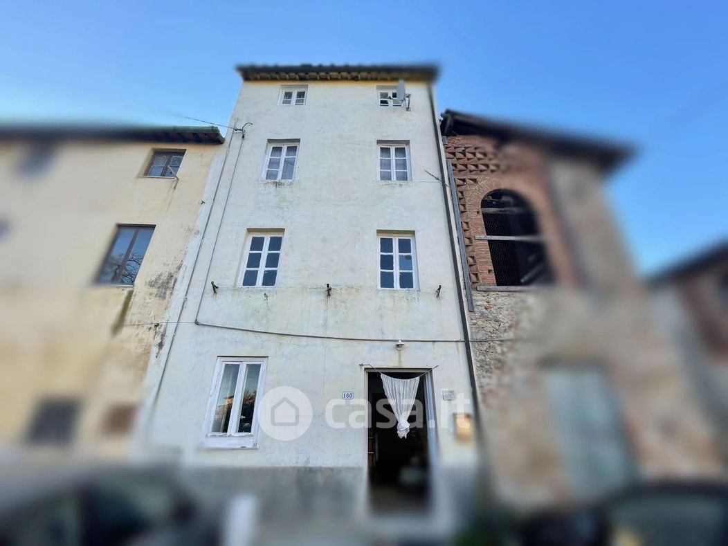 Casa indipendente in Vendita in Via della Cella a Lucca