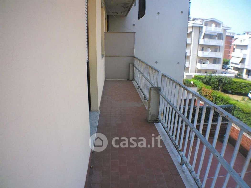 Appartamento in Vendita in Via Bigioni a Carrara