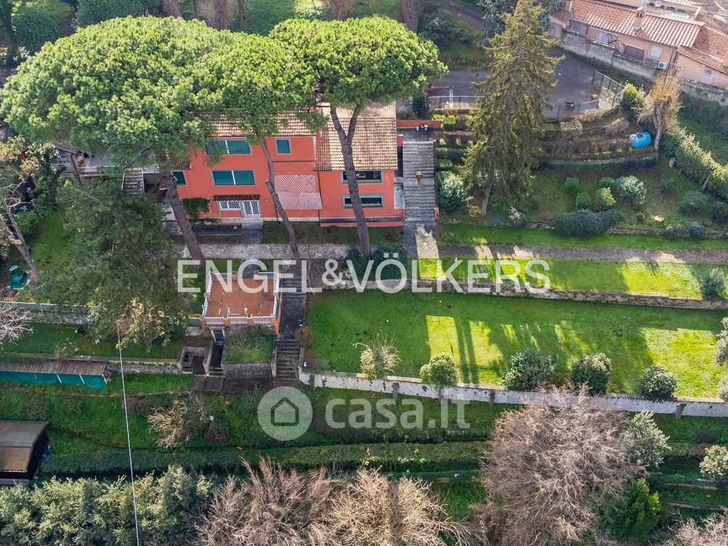 Villa in Affitto in Via dei laghi a Marino