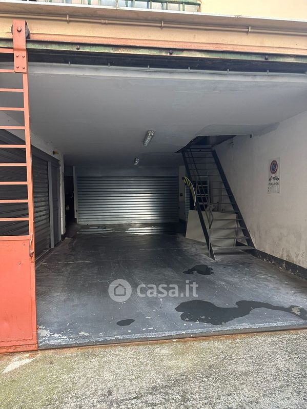 Garage/Posto auto in Vendita in Via annibale passaggi a Genova