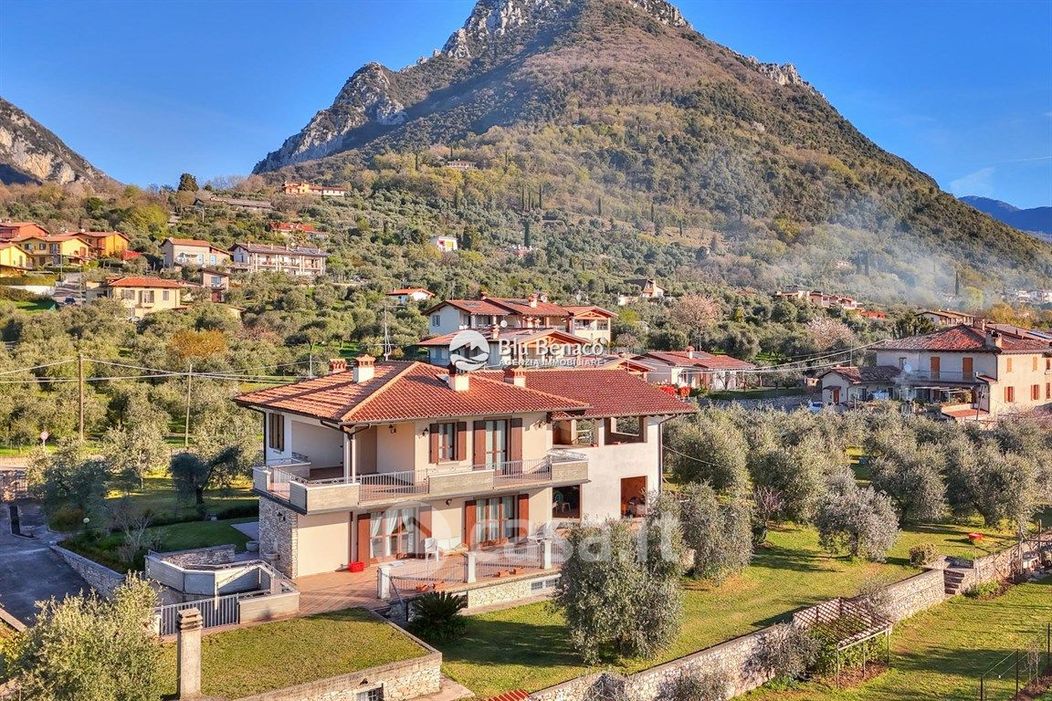 Villa in Vendita in Via Folino Cabiana a Toscolano-Maderno