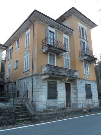 Casa indipendente in Vendita in a Tornolo
