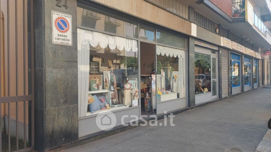 Negozio/Locale commerciale in Vendita in Via Salbertrand 24 a Torino