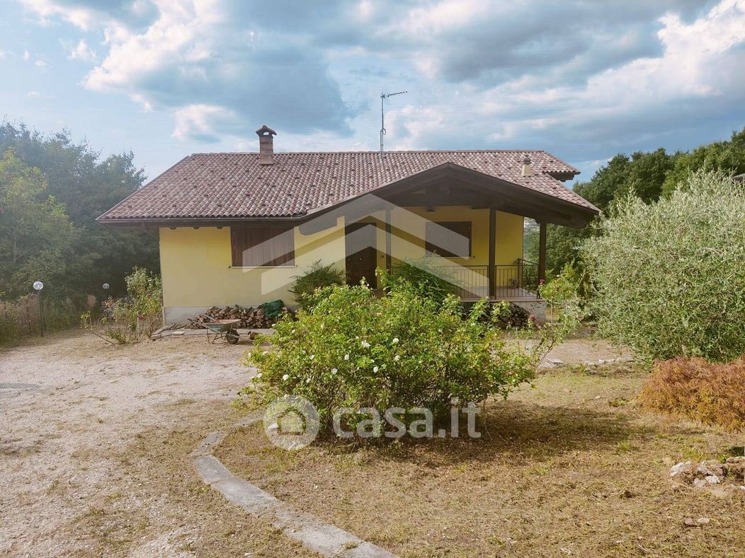 Villa in Vendita in Contrada Cese 29 a Campobasso
