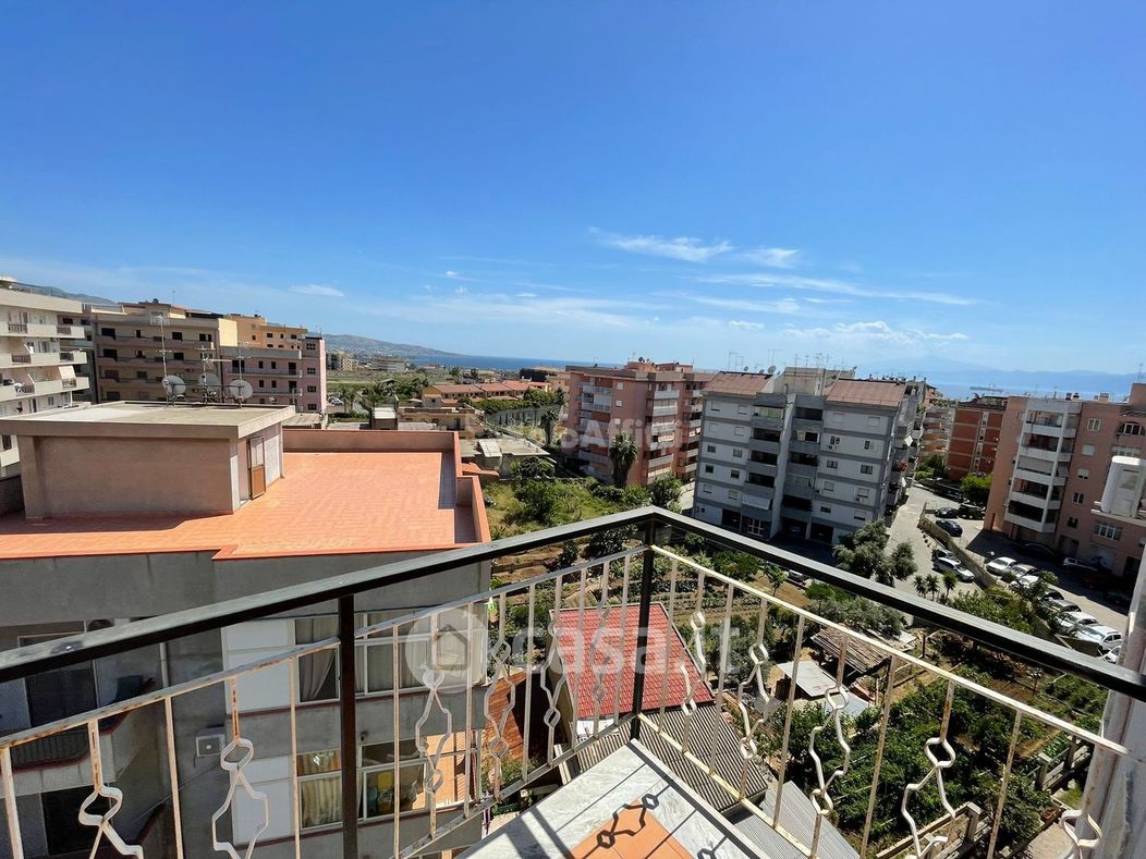 Appartamento in Affitto in Viale Laboccetta a Reggio Calabria