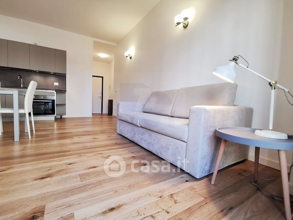 Appartamento in Affitto in Viale Tunisia 43 a Milano