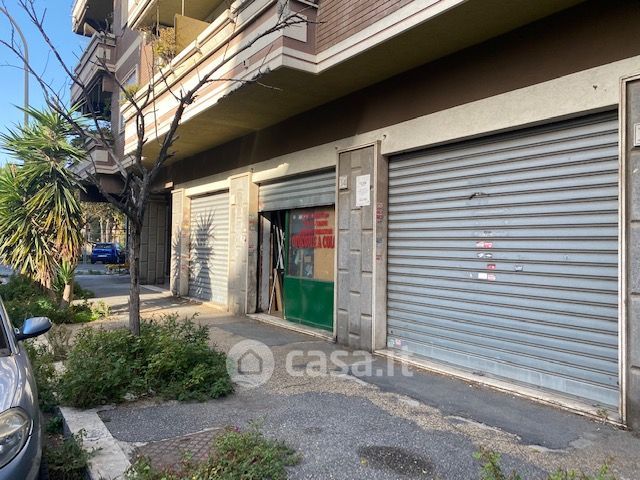 Negozio/Locale commerciale in Vendita in Via Danilo Stiepovich 34 a Roma
